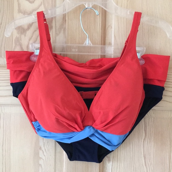 Bikini - Picture 1 of 8